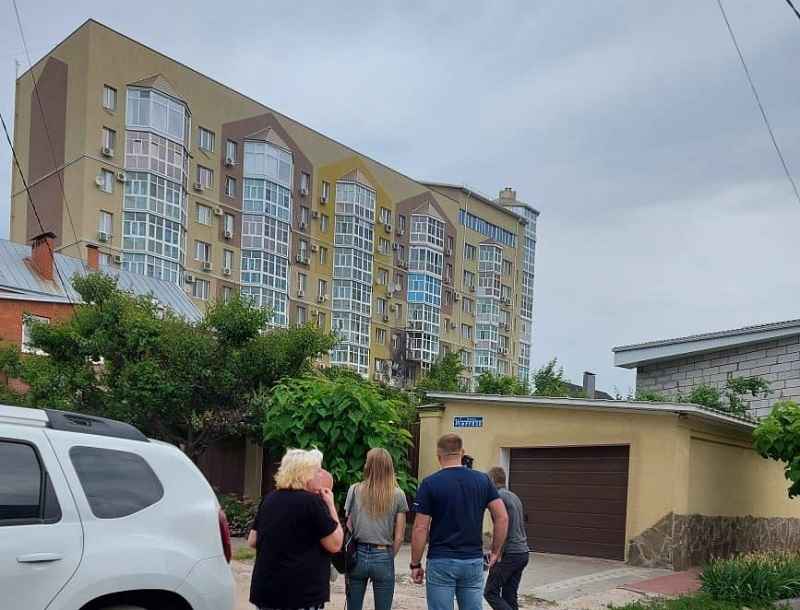 В Воронеже беспилотник влетел в многоэтажку