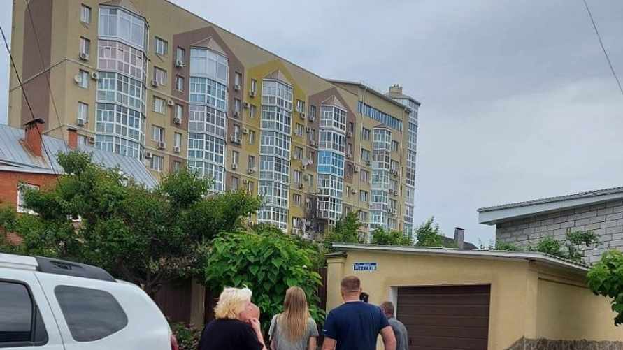 В Воронеже беспилотник влетел в многоэтажку
