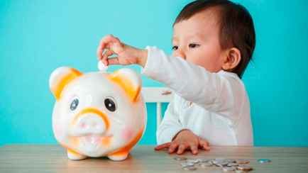 Собираетесь с ребенком за границу? Адвокат рассказал, что нужно знать белорусам, чтобы не лишиться детского пособия