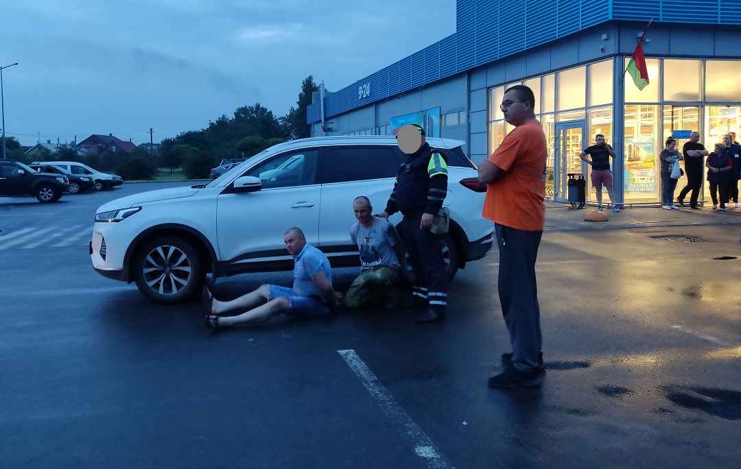 "Меня козлом обозвали" - Под Брестом задержали россиян в авто с буквой Z. Что известно?