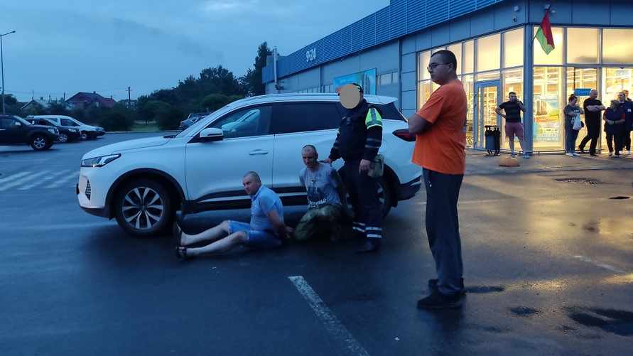 "Меня козлом обозвали" - Под Брестом задержали россиян в авто с буквой Z. Что известно?