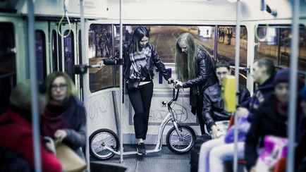 Можно ли белорусам перевозить в автобусе электросамокаты? Пояснили в автопарке