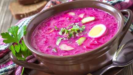 Как приготовить настоящий белорусский холодник? Нашли рецепты классического, вишневого и миндального супов