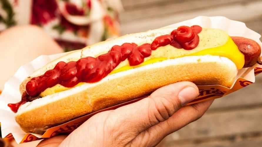 Белорусам предложили купить хот-дог за 10 копеек. Какой, однако, есть нюанс?