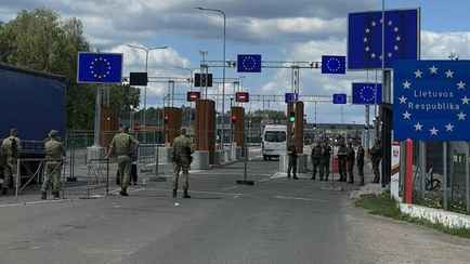 Кого пропускают в Мядининкай? Литовцы не открыли КПП на границе с Беларусью. Но кто-то проезжает