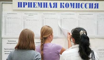 В Минобразования Беларуси рассказали, что дает характеристика, и могут ли подавать документы родители абитуриентов?
