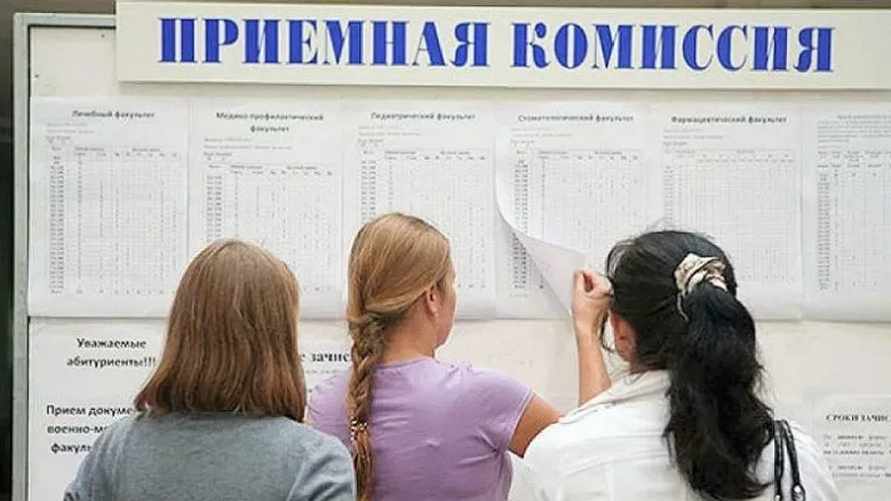 В Минобразования Беларуси рассказали, что дает характеристика, и могут ли подавать документы родители абитуриентов?