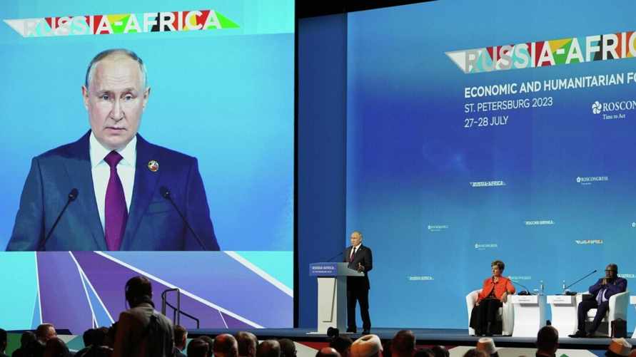 Россия вывела войска из-под Киева, потому что ее «просили» — Путин