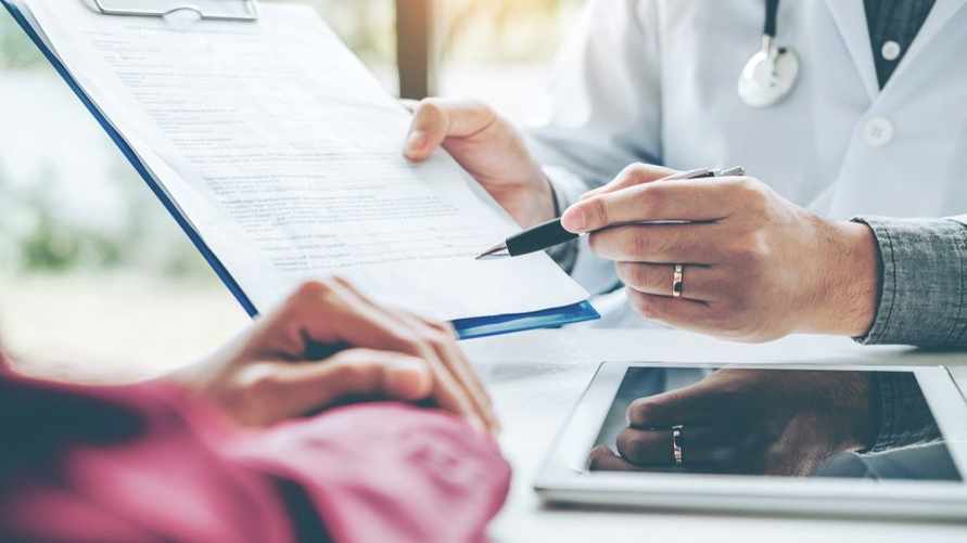 Совмин предложил разрешить раскрывать врачебную тайну в отношении некоторых белорусов. Но лишь одному госоргану