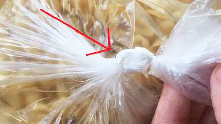 Как легко развязать пакет? Этот трюк сработает даже с самым тугим узлом