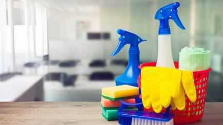 Чем заменить средство для мытья окон? Разобрались, как поможет картошка, и не только