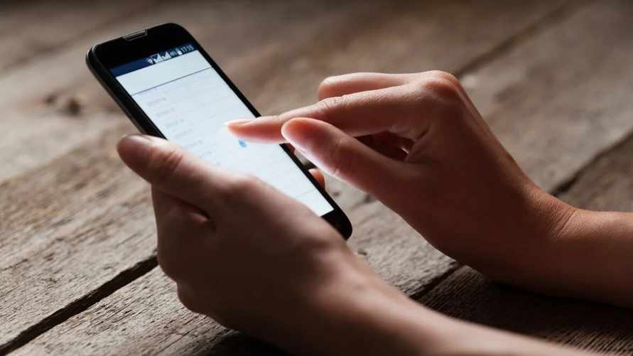 Белорусы стали получать эсэмэски о штрафах. В ГАИ рассказали, стоит ли им верить