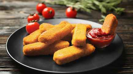 В Беларуси запретили продавать популярные рыбные палочки