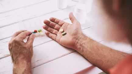 Врачи рассказали, какие лекарства могут стать опасными в жару