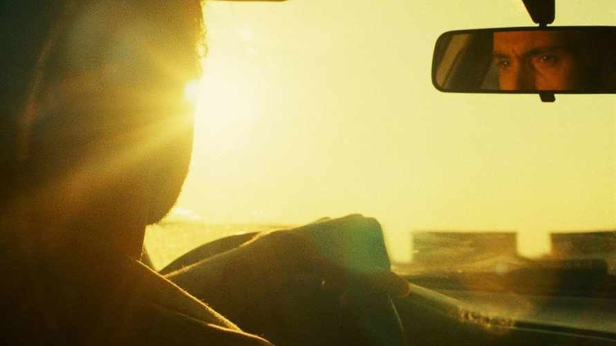 «Тени можно принять за ямы» — В ГАИ напомнили белорусам, как ездить при ярком солнце, чтобы не попасть в аварию