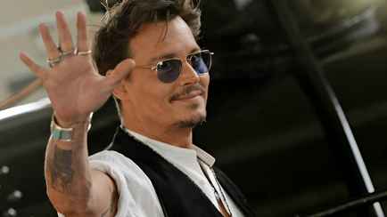 «Никаких визитов в Россию» — Помощник Джонни Деппа прокомментировал нашумевшее видеообращение актёра