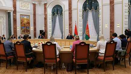 «Чего мне без него туда ехать» — Лукашенко пообещал посоветоваться со «старшим братом», ехать ли ему в США. Зачем?