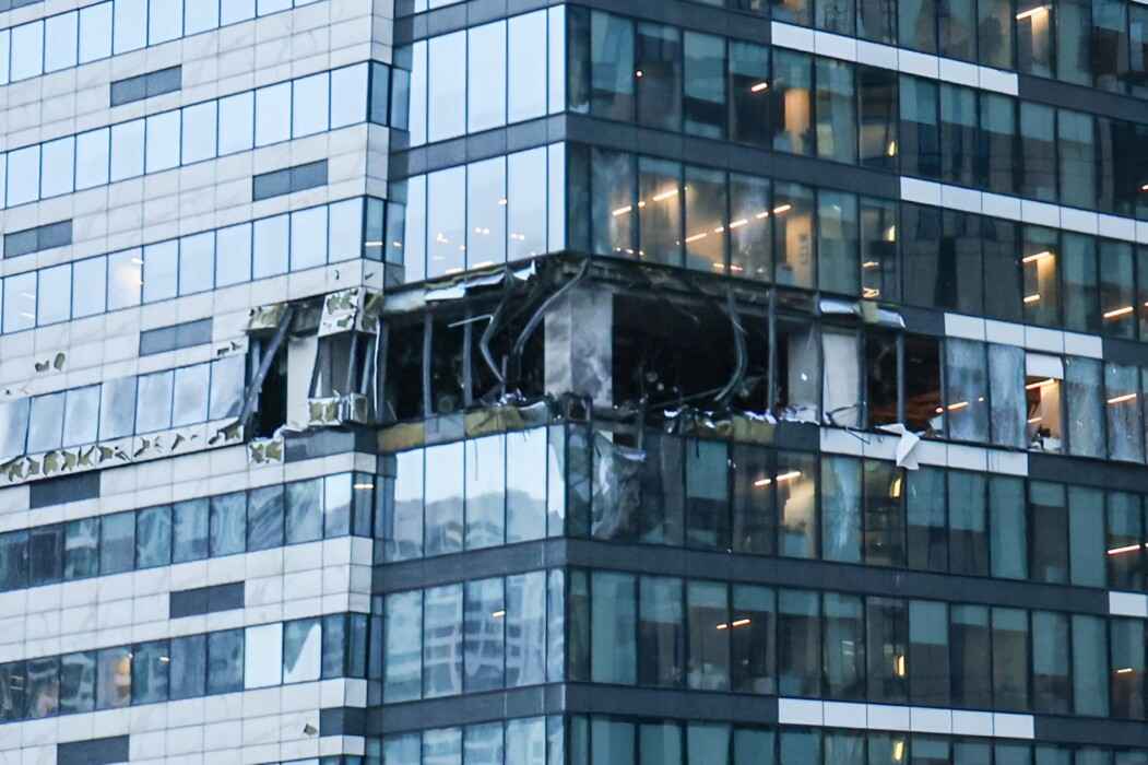 Беспилотники взорвались в центре Москвы. В Минобороны РФ рассказали почему