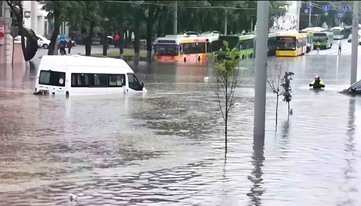 Тропическая жара или осенняя слякоть? Синоптики рассказали, где белорусам в начале августа ждать сюрпризы