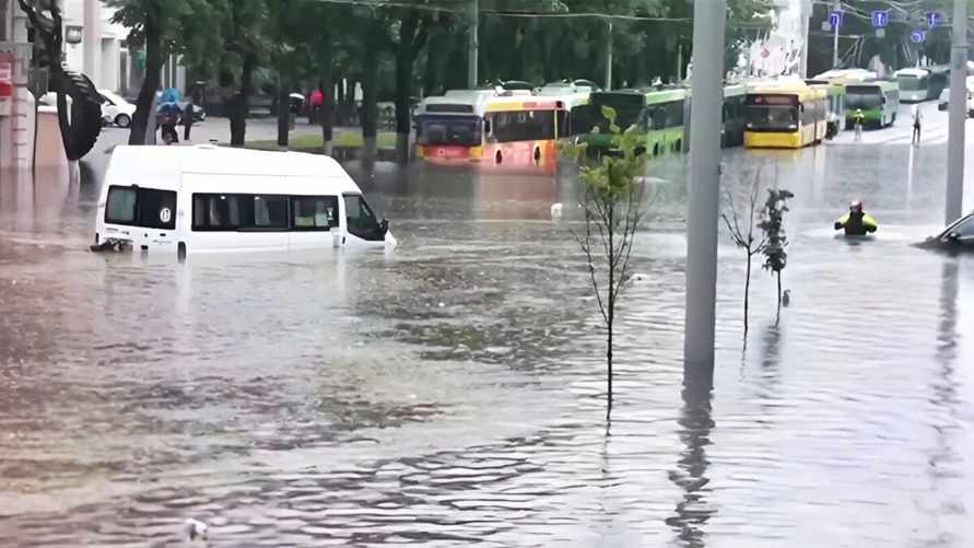 Тропическая жара или осенняя слякоть? Синоптики рассказали, где белорусам в начале августа ждать сюрпризы