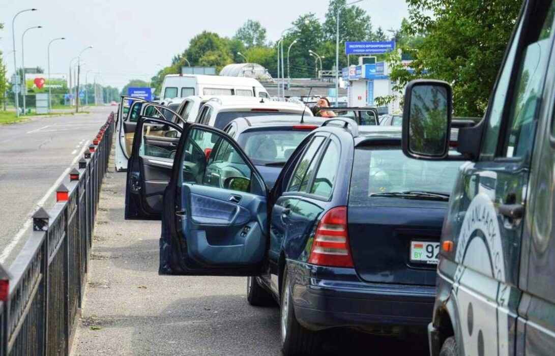 Белорусским водителям разрешили выезжать из Беларуси без "зелёной карты"
