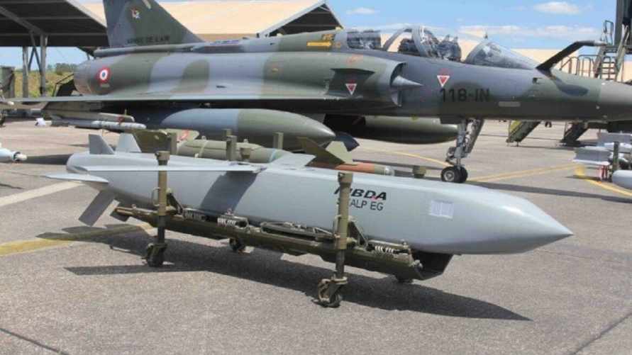 До 250 км. Франция передаст Украине ракеты SCALP - Макрон