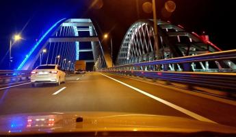 «Воздушная тревога» — Ночью перекрывали Крымский мост. Что произошло?