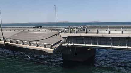 В России решили построить запасной мост рядом с повреждённым Крымским