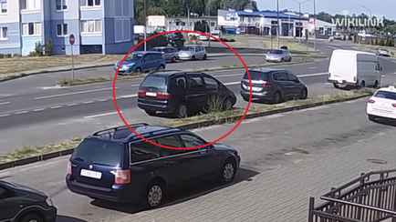 «Сверхъестественное» — Появилось видео, как в Бресте авто без водителя внезапно устроило ДТП