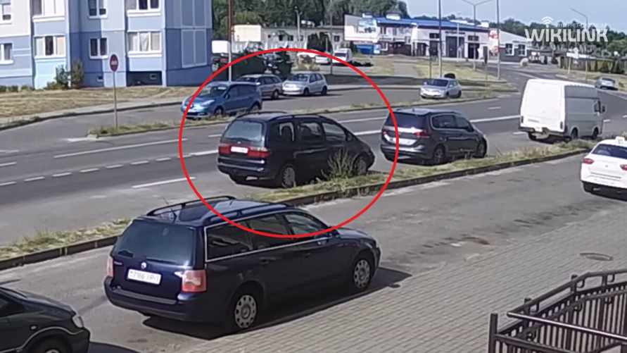 «Сверхъестественное» — Появилось видео, как в Бресте авто без водителя внезапно устроило ДТП