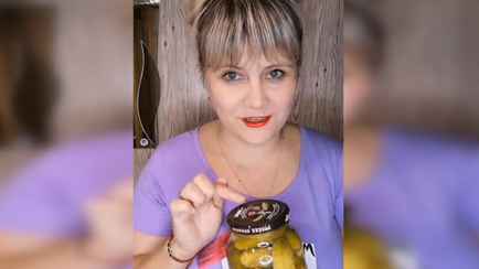 Как накрепко закрыть банку винтовой крышкой без усилий? Достаточно одного движения!