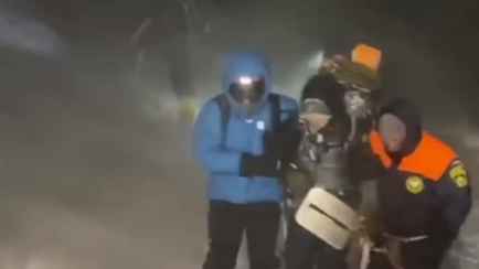 Спасатели спустили группу белорусских туристов с Эльбруса