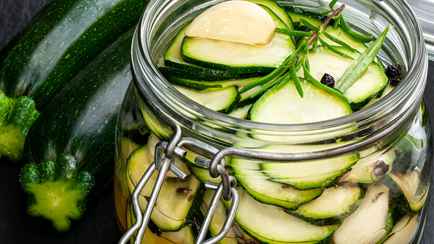 Как приготовить кисло-сладкие кабачки? В этом рецепте нет ни одного необычного ингредиента