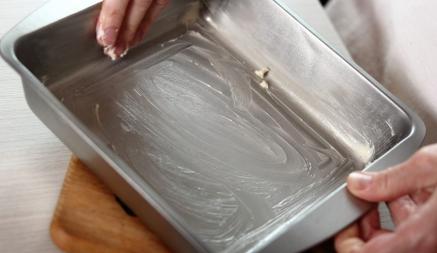 Как сделать из простой посуды антипригарную? Нашли домашний способ