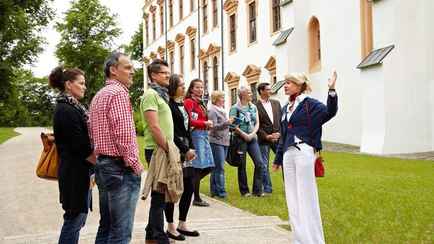 Минспорта запретило экскурсоводам «провокационно» одеваться и обязало формировать «привлекательное» представление о Беларуси