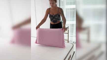 Что делать, если наволочка большая, а подушка маленькая? В TikTok показали гениальный лайфхак