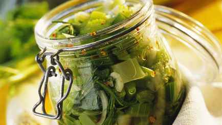 Замаринуйте этот овощ как огурцы — и не пожалеете. Нашли рецепт необычного соленья