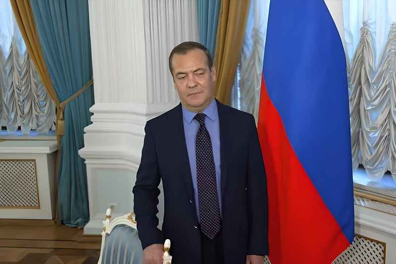 «Цена — жизнь почти 300 тыс. мирных граждан» — Медведев назвал два "варианта" окончания войны