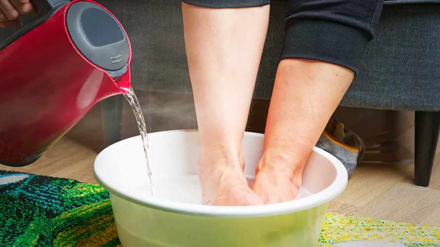 Замочите ноги в этом дешевом средстве. Эффект лучше, чем в СПА