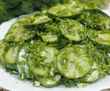 Салат из огурцов получается водянистым? Вот какую ошибку с солью вы допускаете