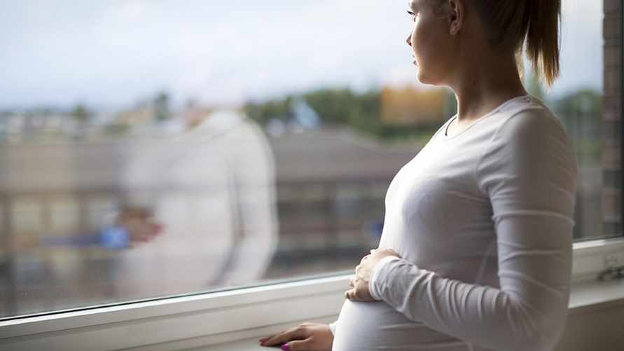 Глава Минздрава РФ назвал «порочной практикой» получение женщинами образования до беременности