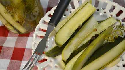 Замаринуйте огурцы в этом — и не пожалеете. Рецепт будут выпрашивать все знакомые