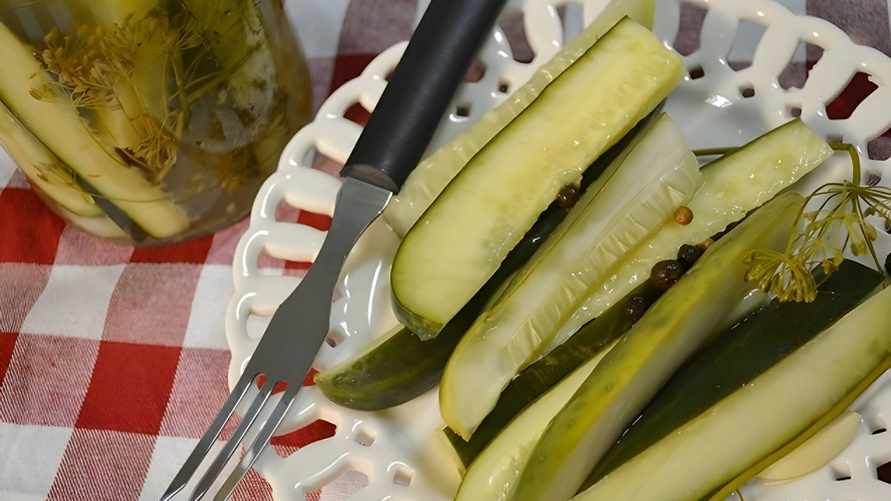 Замаринуйте огурцы в этом — и не пожалеете. Рецепт будут выпрашивать все знакомые