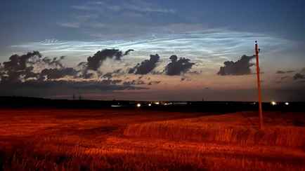 В Беларуси заметили светящиеся облака. Что это значит?