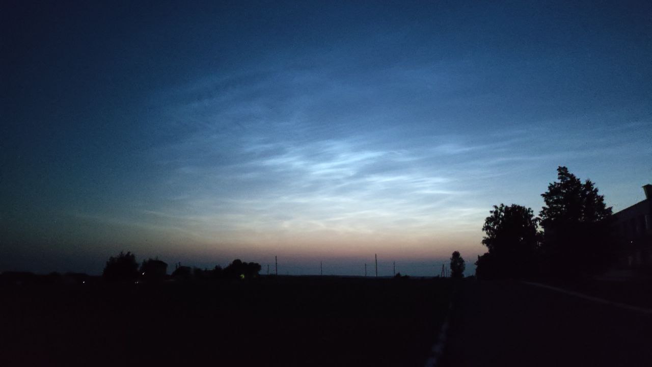 В Беларуси заметили светящиеся облака. Что это значит?