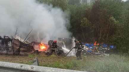 «Сейчас взорвётся!» — В ДТП под Витебском сгорела фура с опасным грузом