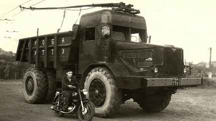 Пока Tesla обещает. МАЗ показал фото первого электрогрузовика. Почему чёрно-белое и с рогами?