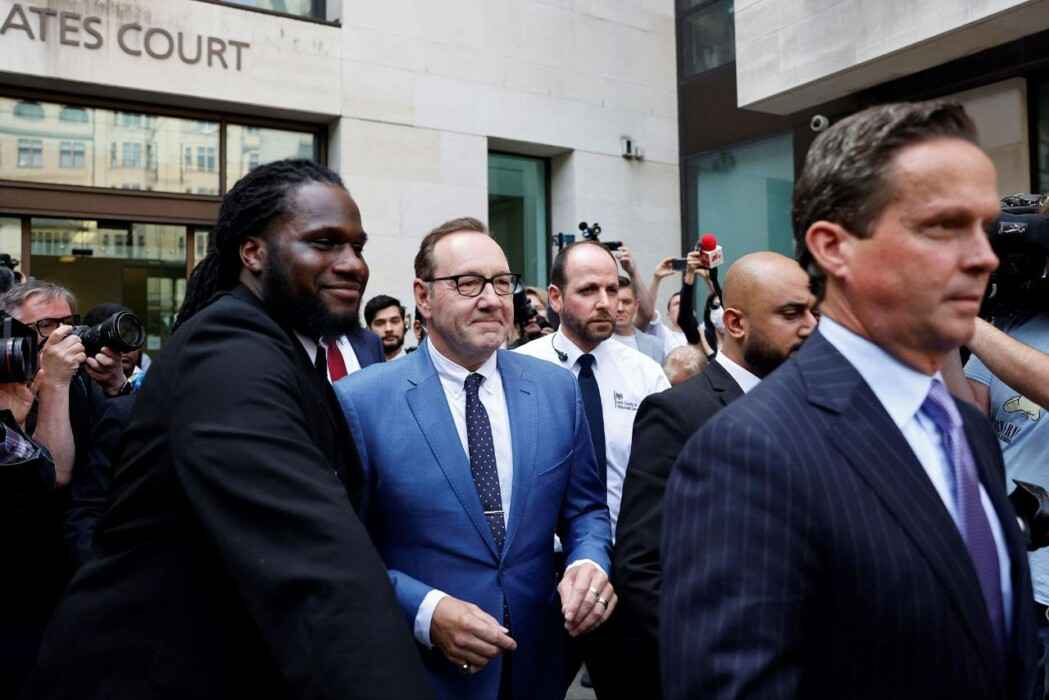 Лондонский суд оправдал Спейси в деле о домогательствах к мужчинам