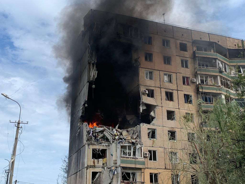 Россия обстреляла ракетами жилую многоэтажку в Кривом Роге – есть жертвы