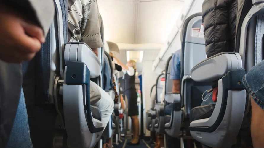 Как белорусам выбрать лучшие места в самолете? Узнали, какие считают самыми безопасными, а какие — слишком шумными